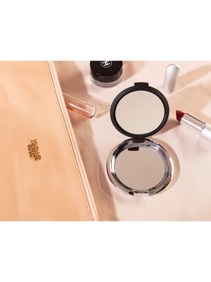 Özgürce Şık ve Kompakt Mini Ayna, Her An Yanınızda Taşıyabileceğiniz Tasarım