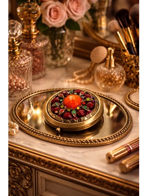 Özgürce El Işlemeli Pirinç Kaplama Çift Taraflı Vintage Cep Aynası