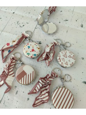 Özgürce Fularlı Makyaj Aynası Çanta, Pratik ve Şık Taşıma Çözümü