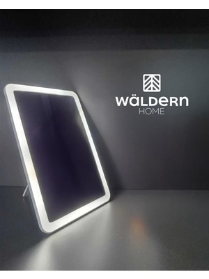 Özgürce LED Işıklı Dokunmatik Makyaj Aynası, Şık ve Pratik Kullanım