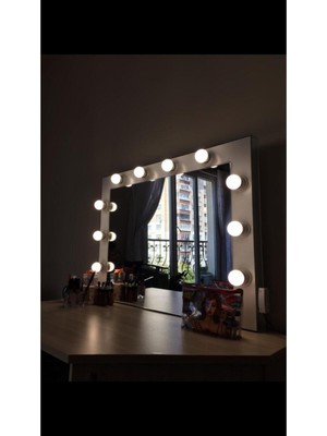 Özgürce Işıklı Makyaj Aynası, Parlak ve Şık Tasarım, Çok Fonksiyonlu, Taşınabilir