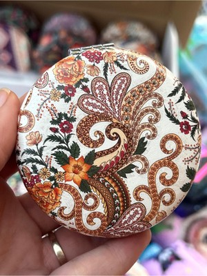 Özgürce Etnik Desenli Yuvarlak Cep Çanta ve Makyaj Aynası, Şık ve Pratik Kullanım