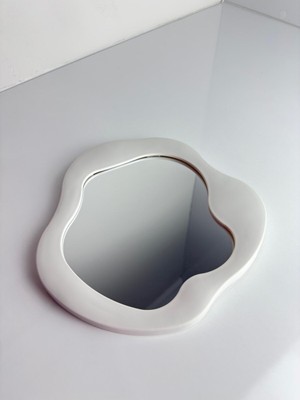 Özgürce Şık ve Fonksiyonel Duvar ve Masa Üstü Makyaj Aynası