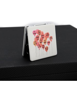 Özgürce Dünyanın Her Yerinde Sevgiyle Parlayan Makyaj Aynası