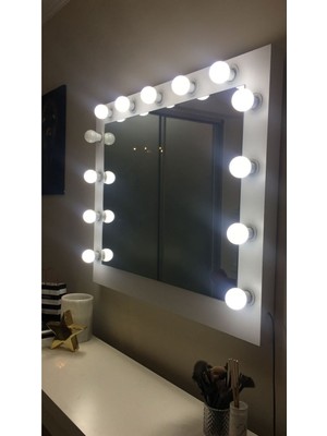 Özgürce Şık ve Modern 105X85 cm Genişlikte Dekoratif Aynası