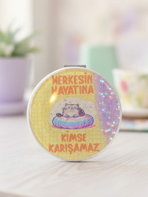 Özgürce Sulu ve Simli Oval Cep Aynası, Şık ve Kullanışlı Tasarım