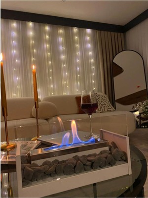 Özgürce Beyaz ve Siyah Taş Detaylı Masa Üstü Şömine, Şık ve Kullanışlı Tasarım