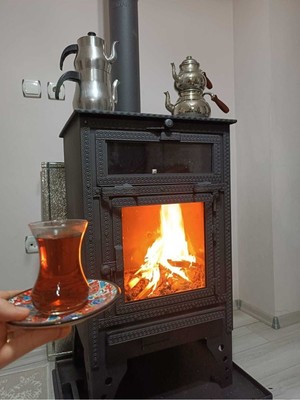 Özgürce Şömineli Fırınlı Soba, Rize Kuzinesi ile Sıcak ve Konforlu Ortam