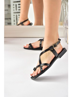 Fox Shoes Siyah Hakiki Deri Parmak Arası Kadın Sandalet M291841203