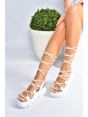 Fox Shoes Beyaz Kalın Tabanlı Bilekten Bağlamalı Kadın Sandalet M267083009