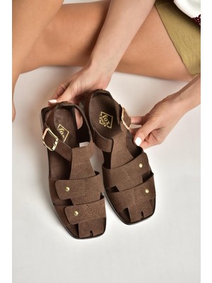 Fox Shoes Y458102502 Kahverengi Süet Büyük Toka Detaylı Kadın Sandalet