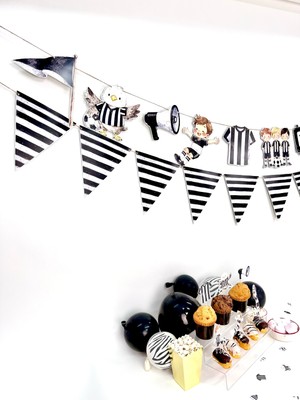 Fluparty Siyah - Beyaz - Futbol Temalı Üçgen Flama Banner