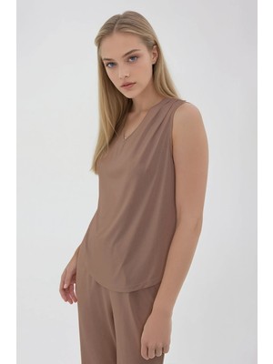 Vitrin V Yaka Omuzu Pileli Bluz