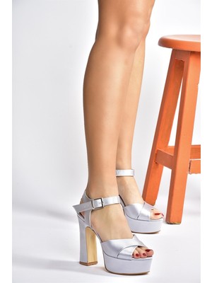 Fox Shoes Gümüş Saten Kumaş Platform Topuklu Kadın Abiye Ayakkabı M348202404