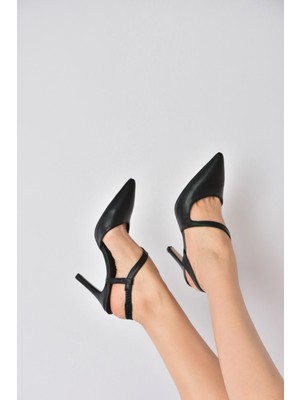 Fox Shoes Siyah Sivri Burun Kadın Topuklu Ayakkabı K404910809