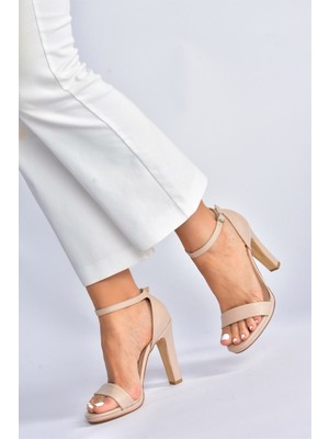 Fox Shoes Ten Tek Bantlı Kalın Topuklu Kadın Ayakkabı M348072309