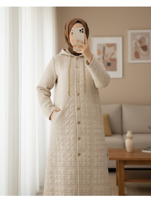 Modamorfo Kapşonlu Önü Düğmeli Zincir Detaylı Kapitone Kap -Taş