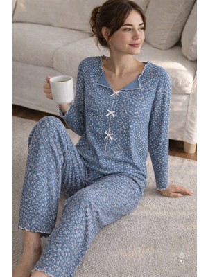 Kadın Pamuklu Çıtır Çiçek Desenli Baby Overloklu Fiyonk Detaylı Uzun Kollu Pijama Takımı