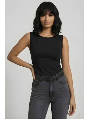 Kurun's Collection Soft Kumaş Kayık Yaka Kolsuz Bluz