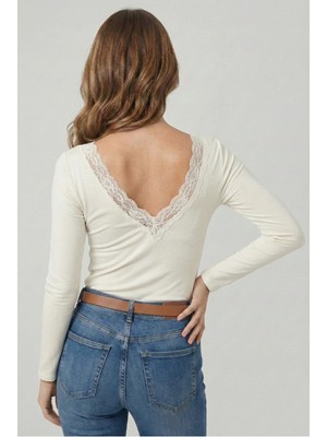 Kurun's Collection Soft Kumaş Sırt Derin Güpür V Yaka Uzun Kol Bluz