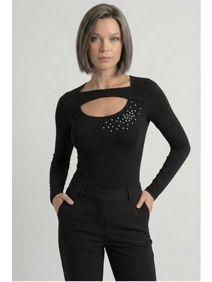 Kurun's Collection Sol Göğüs Inci Işlemeli Soft Kumaş Asimetrik Göğüs Pencereli Uzun Kol Bluz