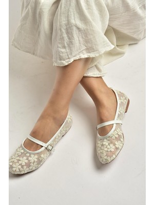 Fox Shoes Y726711415 Beyaz File Çiçek Motif Işlemeli Kadın Babet