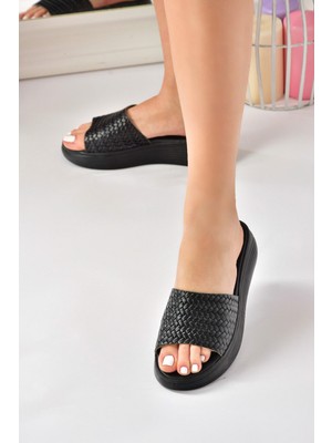 Fox Shoes Siyah Hakiki Deri Kalın Bantlı Örgü Modelli Günlük Kadın Terlik M291850003