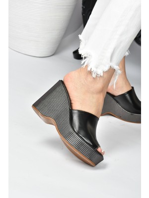 Fox Shoes Siyah Dolgu Topuklu Kadın Terlik K250101509