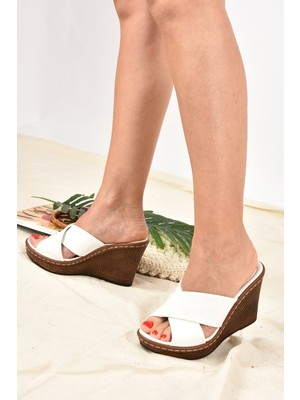 Fox Shoes Beyaz Çapraz Bantlı Kadın Terlik K674041009