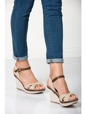 Fox Shoes Bej Kadın Dolgu Topuklu Ayakkabı 9674040205