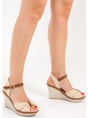 Fox Shoes Bej Kadın Dolgu Topuklu Ayakkabı F674040405