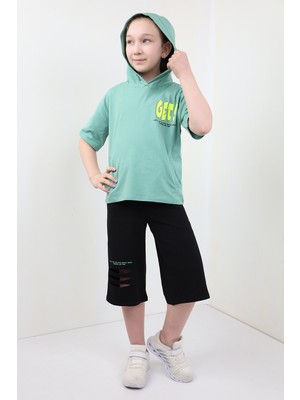 Toontoy Kız Çocuk 2'li Takım Baskılı Kapüşonlu Cepli T-Shirt & Beli Lastikli Kapri Şort - Lazer Kesim Detaylı