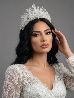 Magic Tiara Kristal ve Inci Detaylı Gelin Tacı – Işıltılı ve Zarif Tasarım