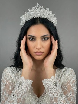 Magic Tiara Incili Kristal Gelin Tacı – Hacimli El Yapımı Kraliçe Tacı