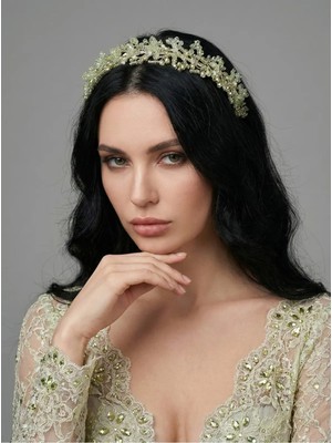 Magic Tiara El Yapımı Çiçek Detaylı Taç – Zarif ve Romantik Dokunuş