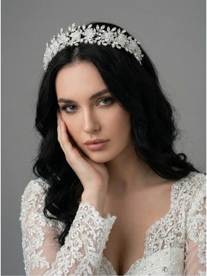 Magic Tiara El Yapımı Çiçek Detaylı Taç – Zarif ve Romantik Dokunuş