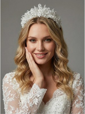 Magic Tiara Incili ve Kristal Detaylı Gelin Tacı – 3D Dokuya Sahip Gösterişli Taç