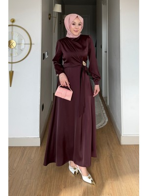 Tesettür Diyarı Lizan Broşlu Yandan Bağlamalı Saten Tesettür Abiye- Bordo