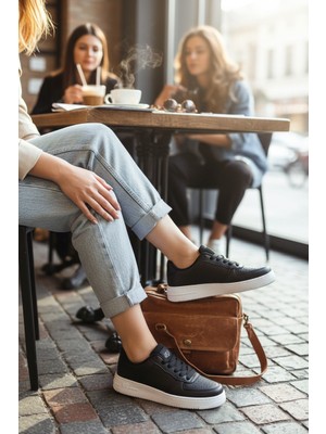 Enoch Kadın Spor Ayakkabı Perfore Burun Detaylı ve Kontrast Düz Tabanlı Günlük Casual Sneaker