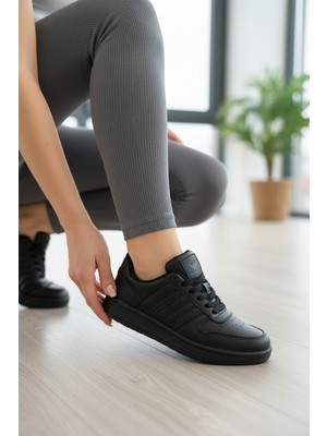 Enoch Kadın Spor Ayakkabı Kontrast Bant Detaylı ve Perfore Burunlu Düz Tabanlı Günlük Casual Sneaker