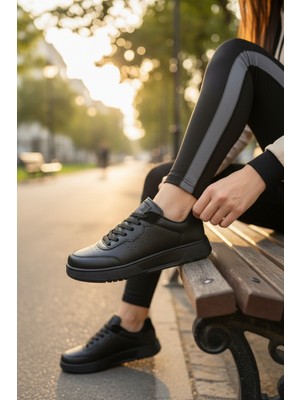 Enoch Kadın Spor Ayakkabı Delikli Detaylı ve Hafif Comfort Düz Tabanlı Günlük Sneaker