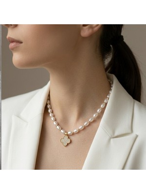 Lente Aksesuar Zirkon Taşlı Yonca Detaylı Sıralı Inci Kolye - Şans ve Zarafet