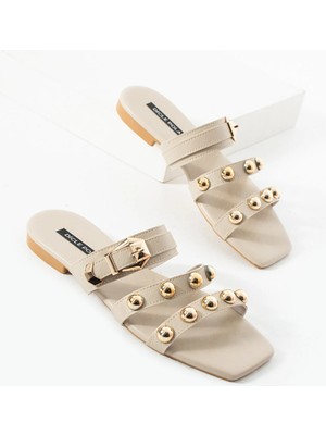 Dicle Polat Kadın Bej Tokalı Zımbalı Terlik – Rahat Günlük Şık Yazlık Düz Taban Terlik Premia