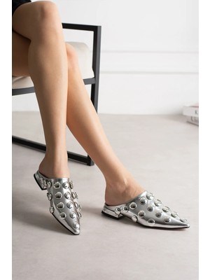 Dicle Polat Kadın Gümüş Taşlı Metal Detaylı Sivri Burun Kapalı Terlik Clau