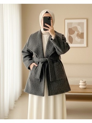 Modamorfo Geniş Yakalı Cepli Beli Kemerli Kaşe Kaban %50 Polyester %50 Pamuk Antrasit Renkli