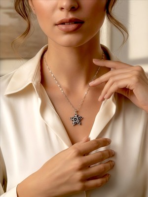 QA Quella Accessories Çelik Zebra Zirkon Taşlı Charm Kolye Ucu 14K Gümüş Kaplama Silver Zincir Kolye 40+5 cm