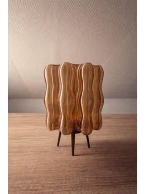 Belle Vie Amber Crystal Dalga Formlu Masa Lambası — Şeffaf Kahve Cam Efektli Lüks Dekoratif Aydınlatma