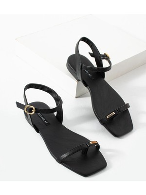 Dicle Polat Kadın Siyah Cilt Parmak Arası Bilekten Bağlı Şık Düz Sandalet Velmor