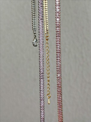 QA Quella Accessories Rodyum Pembe Zirkon Taş Baget Su Yolu Choker Silver ve 14K Gold Kolye - Silver Üzeri Pembe 32+5 cm