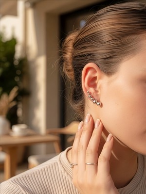 QA Quella Accessories Çelik Altı Top Sıralı 14 Ayar Gümüş Kaplama Silver Küpe